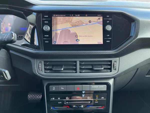VOLKSWAGEN T-Cross (2024) — foto 2 van 21