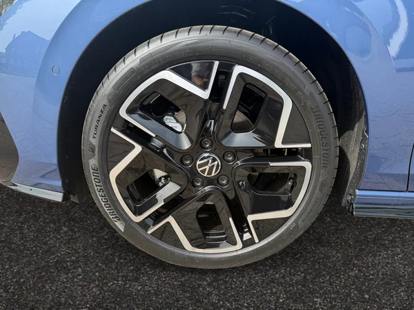 VOLKSWAGEN Golf VIII (2026) — foto 4 van 16