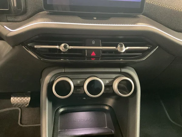SKODA Kodiaq (2025) — foto 3 van 23