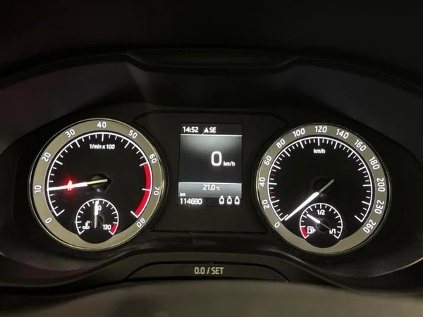 SKODA Karoq (2018) — foto 8 van 17