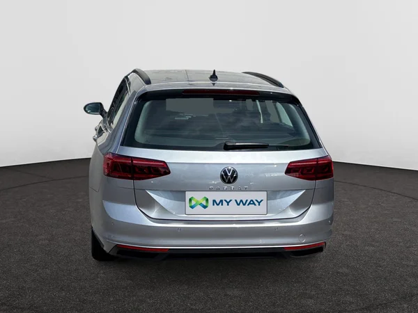 VOLKSWAGEN Passat Variant (2022) — foto 19 van 22
