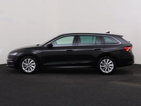 SKODA Octavia Combi (2025) — foto 14 van 19