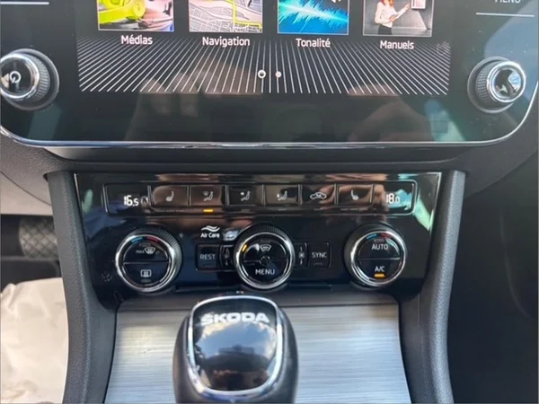 SKODA Superb Combi (2024) — foto 15 van 18
