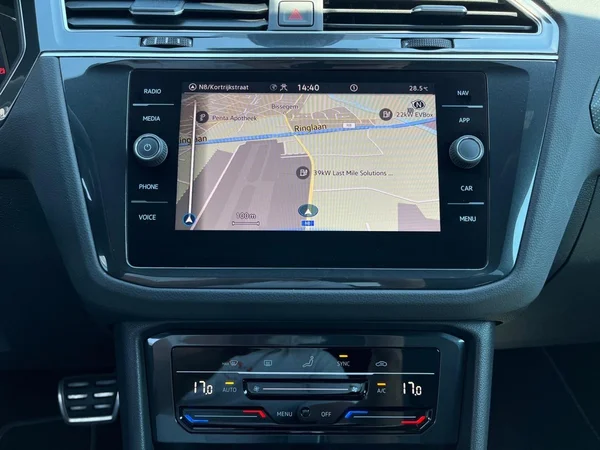 VOLKSWAGEN Tiguan (2022) — foto 3 van 22