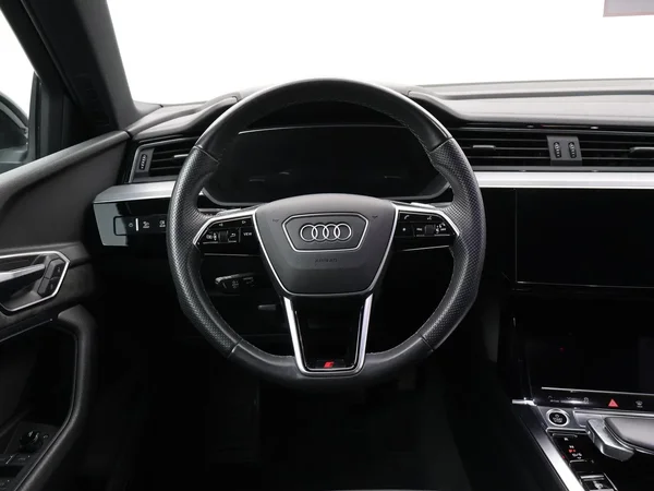 Audi e-tron (2021) — foto 4 van 27