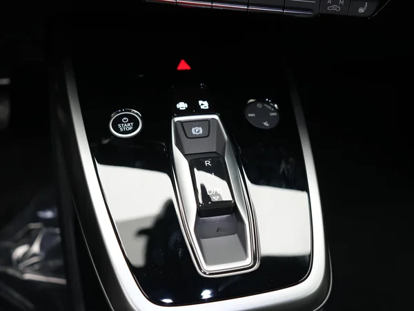 AUDI Q4 e-tron (2025) — foto 2 van 20