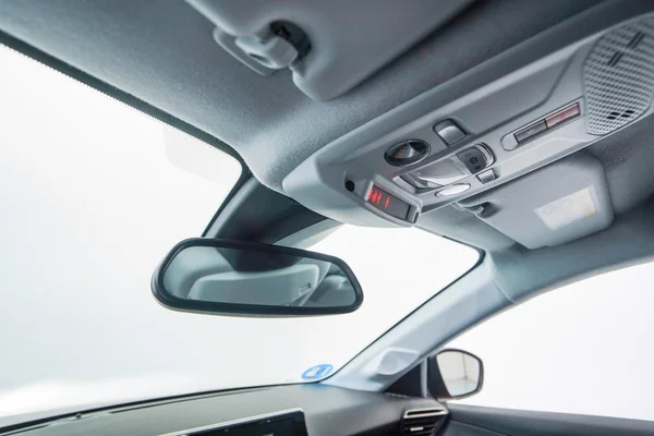 Peugeot E-208 (2022) — foto 24 van 99