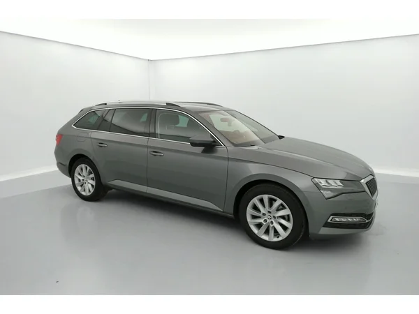 SKODA Superb Combi (2021) — foto 33 van 36