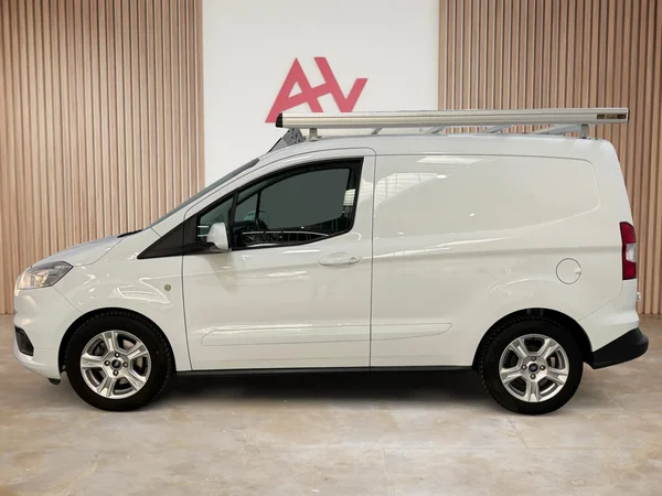 Ford Transit-Courier (2020) — foto 2 van 29