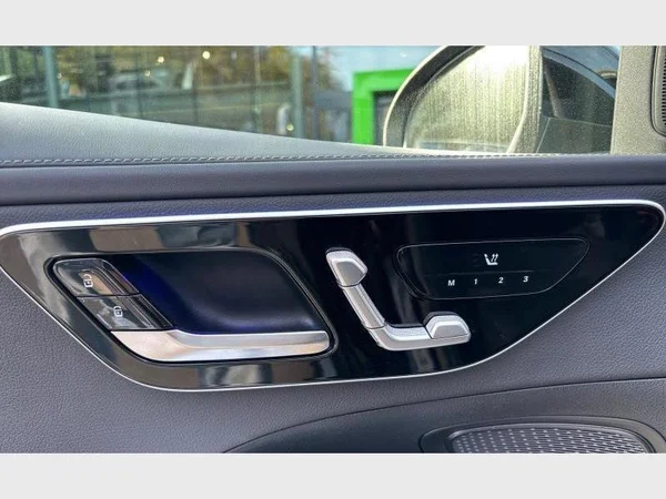 Mercedes-Benz C 200 (2023) — foto 16 van 29