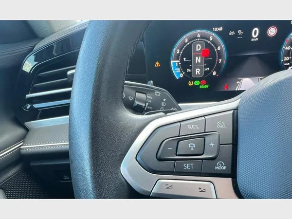 Volkswagen Passat SW (2024) — foto 9 van 36