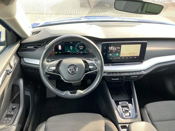 SKODA Octavia Combi PHEV (2020) — foto 11 van 26