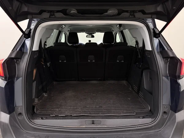 PEUGEOT 5008 (2020) — foto 8 van 23