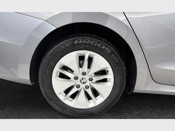 Skoda Octavia Combi (2022) — foto 14 van 15