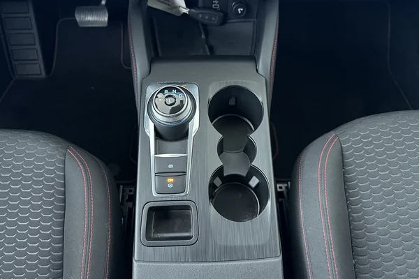 Ford Kuga FHEV (2025) — foto 4 van 20