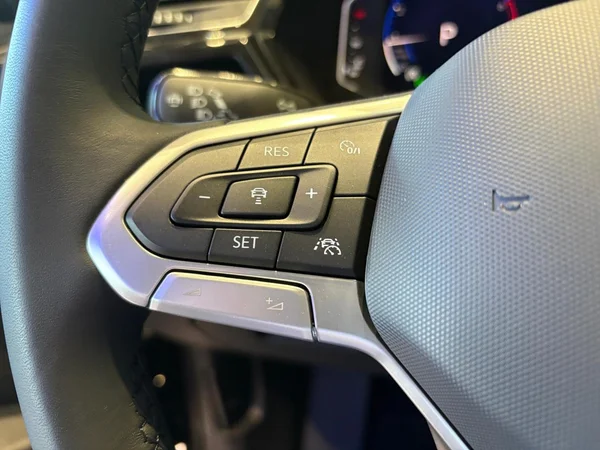 VOLKSWAGEN Touran (2026) — foto 3 van 15