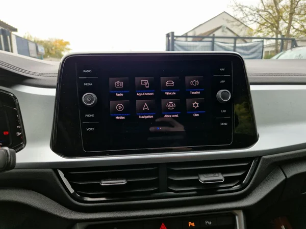 VOLKSWAGEN T-Roc (2023) — foto 7 van 27