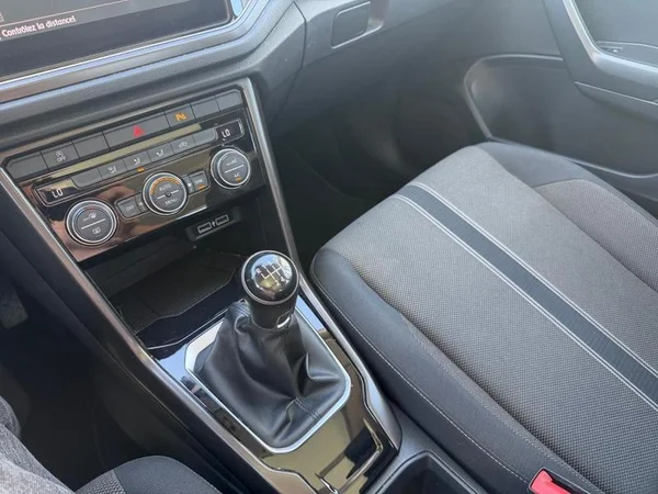 VOLKSWAGEN T-Roc (2019) — foto 15 van 24