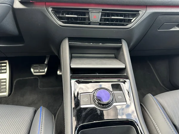 VOLKSWAGEN Tayron eHybrid (PHEV) (2025) — foto 2 van 20