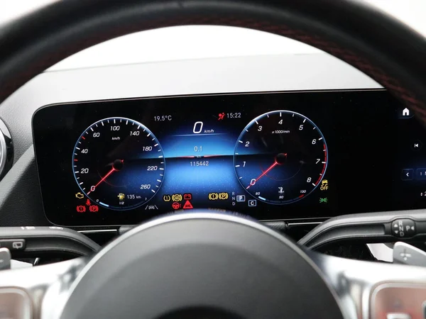 Mercedes-Benz GLA (2022) — foto 8 van 30