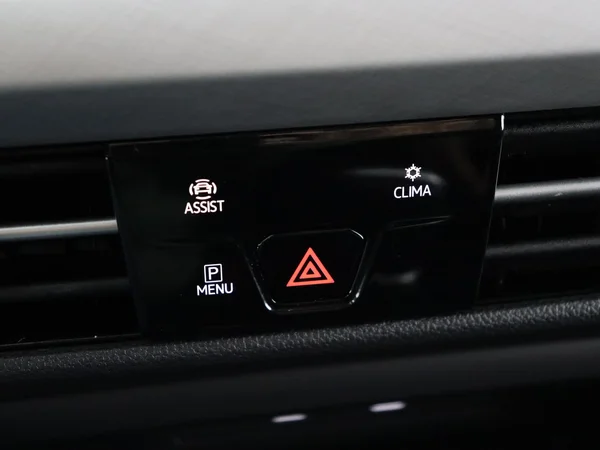 VOLKSWAGEN Golf (2024) — foto 18 van 28