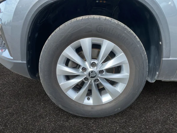 SKODA Karoq (2023) — foto 17 van 17