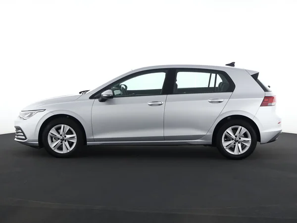 VOLKSWAGEN Golf (2024) — foto 12 van 28