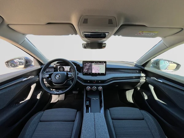 SKODA Superb Combi (2025) — foto 17 van 23