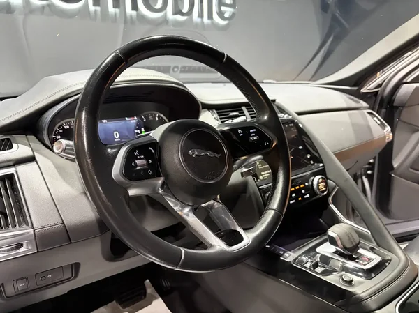 Jaguar E-Pace (2021) — foto 2 van 26