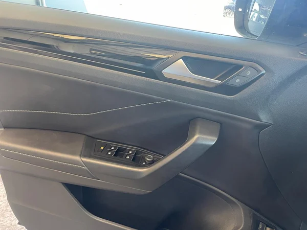 VOLKSWAGEN T-Roc (2023) — foto 5 van 20