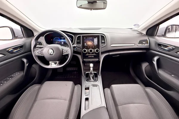 Renault Megane SW Phase II E-TECH (PHEV) (2023) — foto 9 van 34