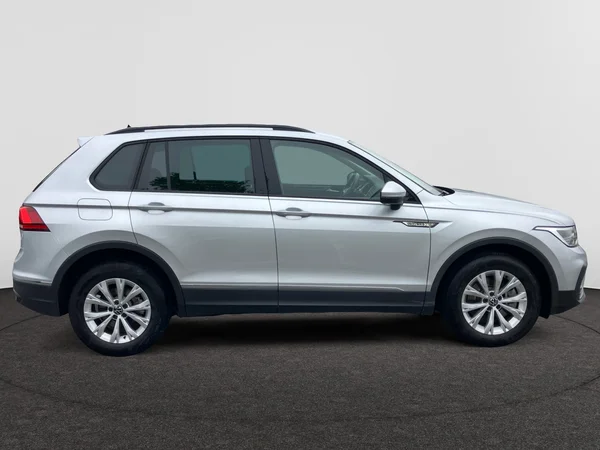 VOLKSWAGEN Tiguan eHybrid (PHEV) (2023) — foto 24 van 24
