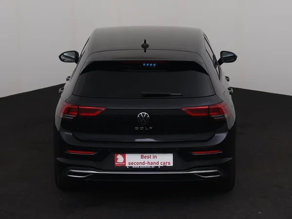 VOLKSWAGEN Golf (2022) — foto 25 van 28