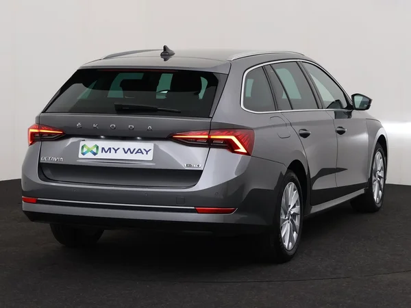 SKODA Octavia Combi (2024) — foto 11 van 18