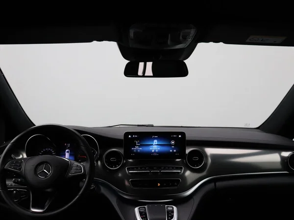 Mercedes-Benz V-Klasse (2024) — foto 19 van 36