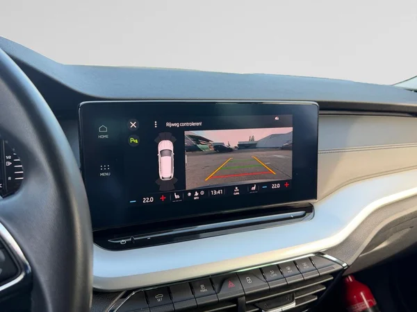 SKODA Octavia Combi (2024) — foto 9 van 20