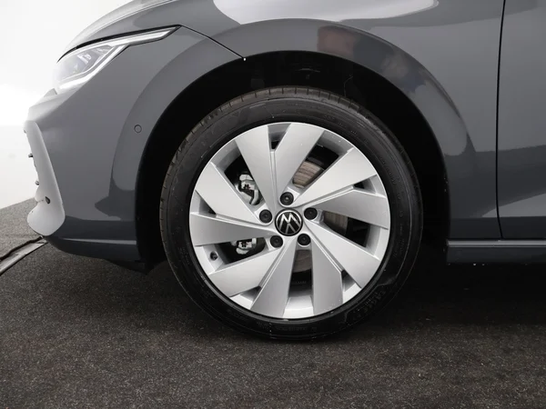 VOLKSWAGEN Golf VIII (2025) — foto 14 van 21