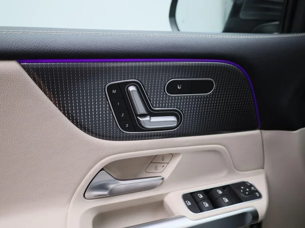 Mercedes-Benz GLB (2021) — foto 17 van 45