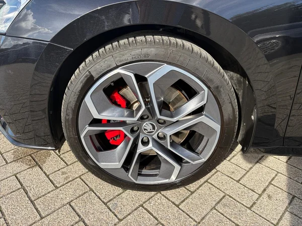 SKODA Octavia Combi RS (2022) — foto 16 van 24