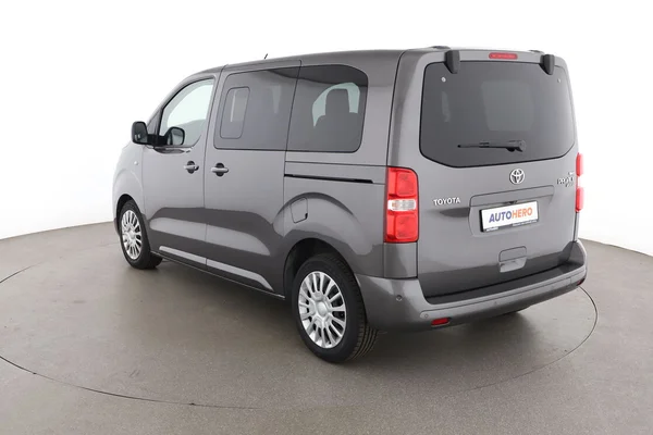 Toyota ProAce (2019) — foto 10 van 16