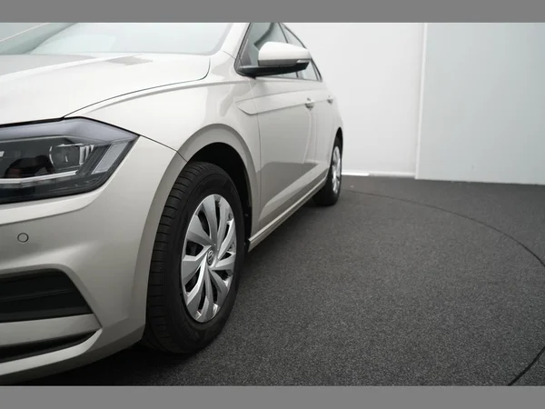 VOLKSWAGEN Polo (2018) — foto 24 van 25