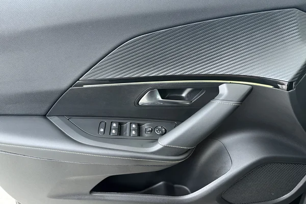 Peugeot 2008 (2024) — foto 8 van 19
