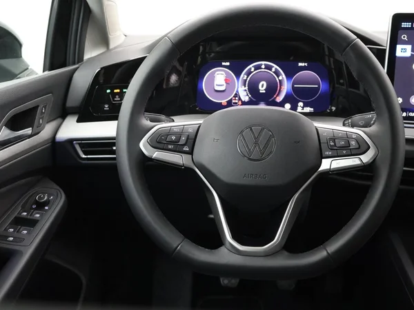 VOLKSWAGEN Golf VIII (2026) — foto 2 van 21