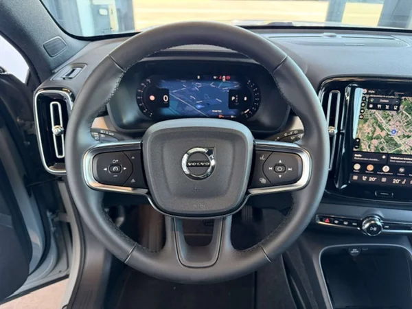 Volvo XC40 — foto 3 van 22