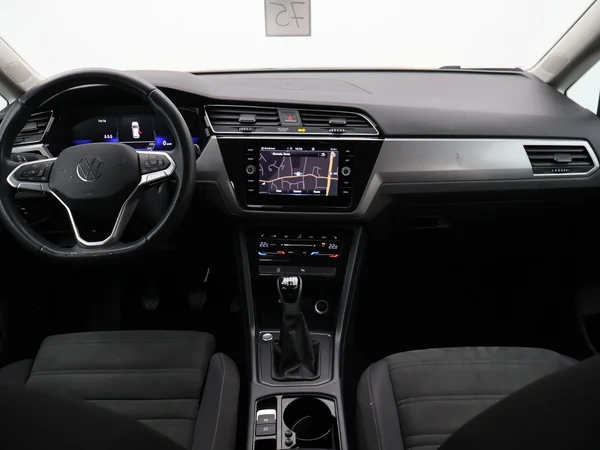 VOLKSWAGEN Touran (2023) — foto 3 van 25