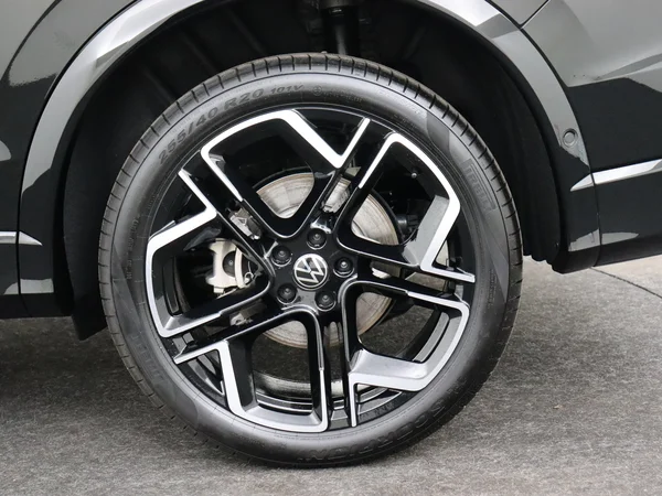 VOLKSWAGEN Tiguan (2025) — foto 7 van 35