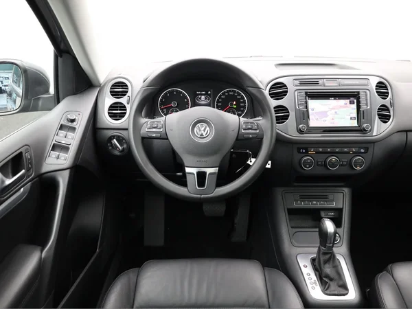 VOLKSWAGEN Tiguan (2016) — foto 6 van 20
