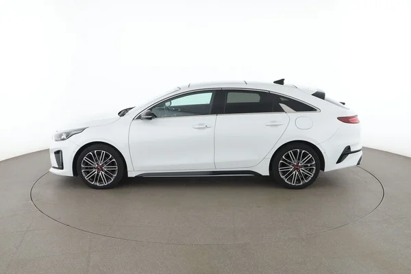 Kia pro_cee'd (2019) — foto 9 van 16