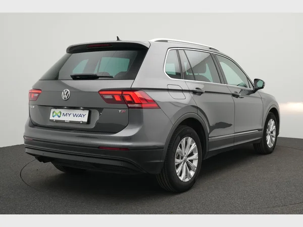 VOLKSWAGEN Tiguan (2017) — foto 12 van 27