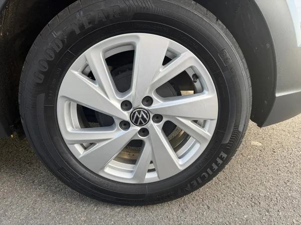 VOLKSWAGEN Taigo (2023) — foto 2 van 21